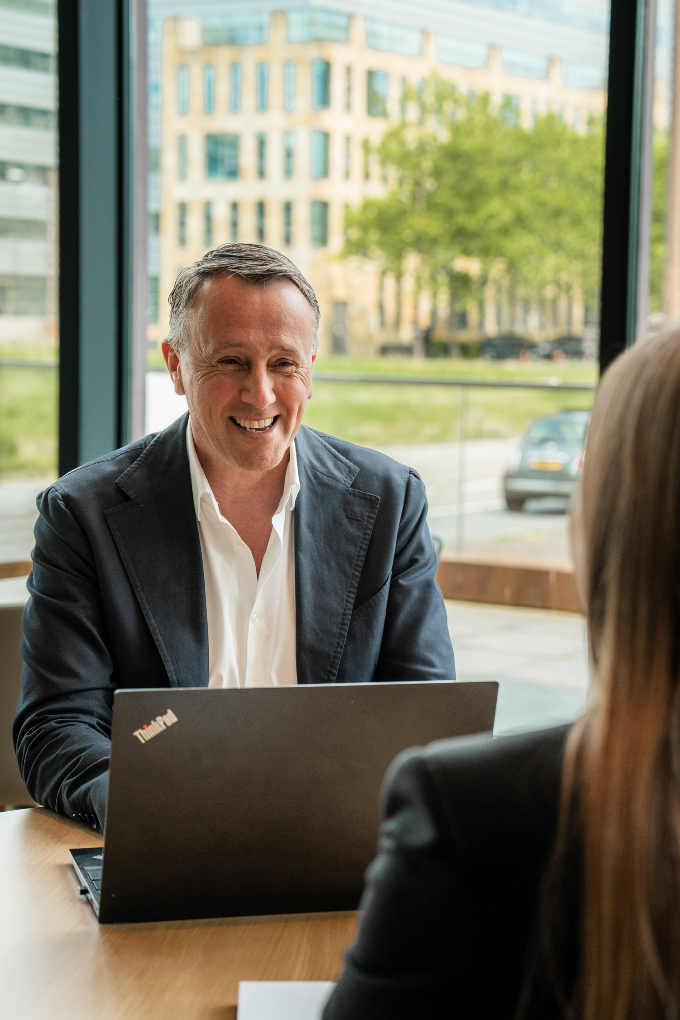 Collega van TRUST IT aan het werk
