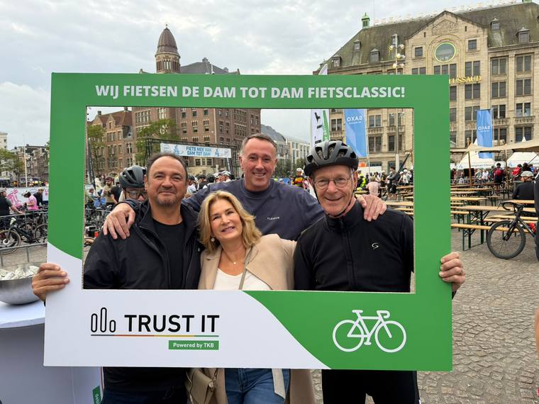 Vier deelnemers bij de fotolijst