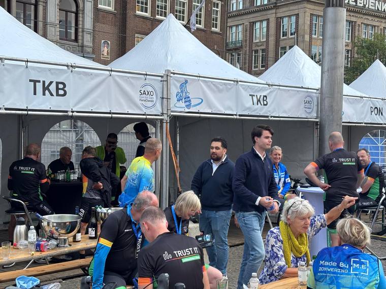 Onder de TKB-tent op de Dam