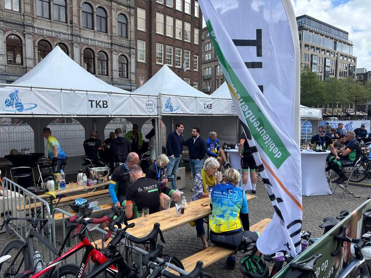 Het terrein met de tenten van TKB